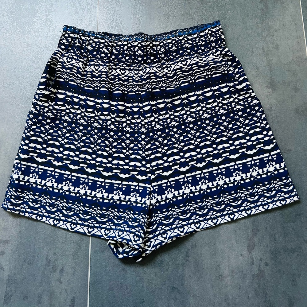 Shorts with pockets size s